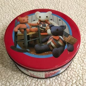 American Themed Teddy Bear Tin Can
Teddy Bear, Rocking Chair, Heart, Flag & Star